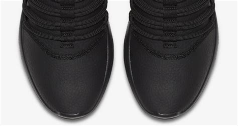 Women's Nike Payaa Premium 'Black'. Nike SNKRS